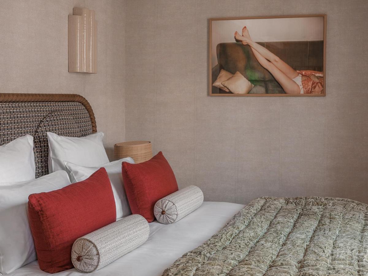 Deluxe Double Room (2 Adults + 1 Child)