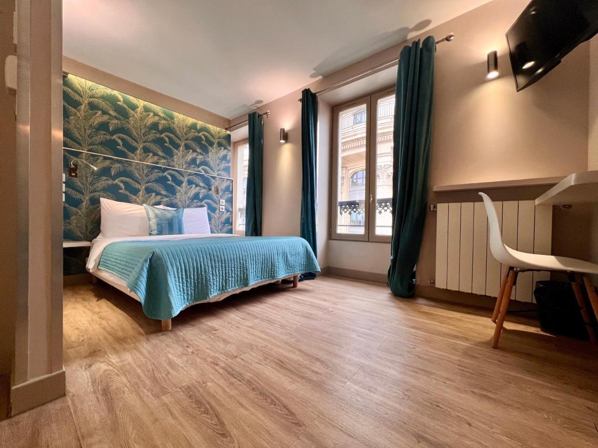 Room View Silver