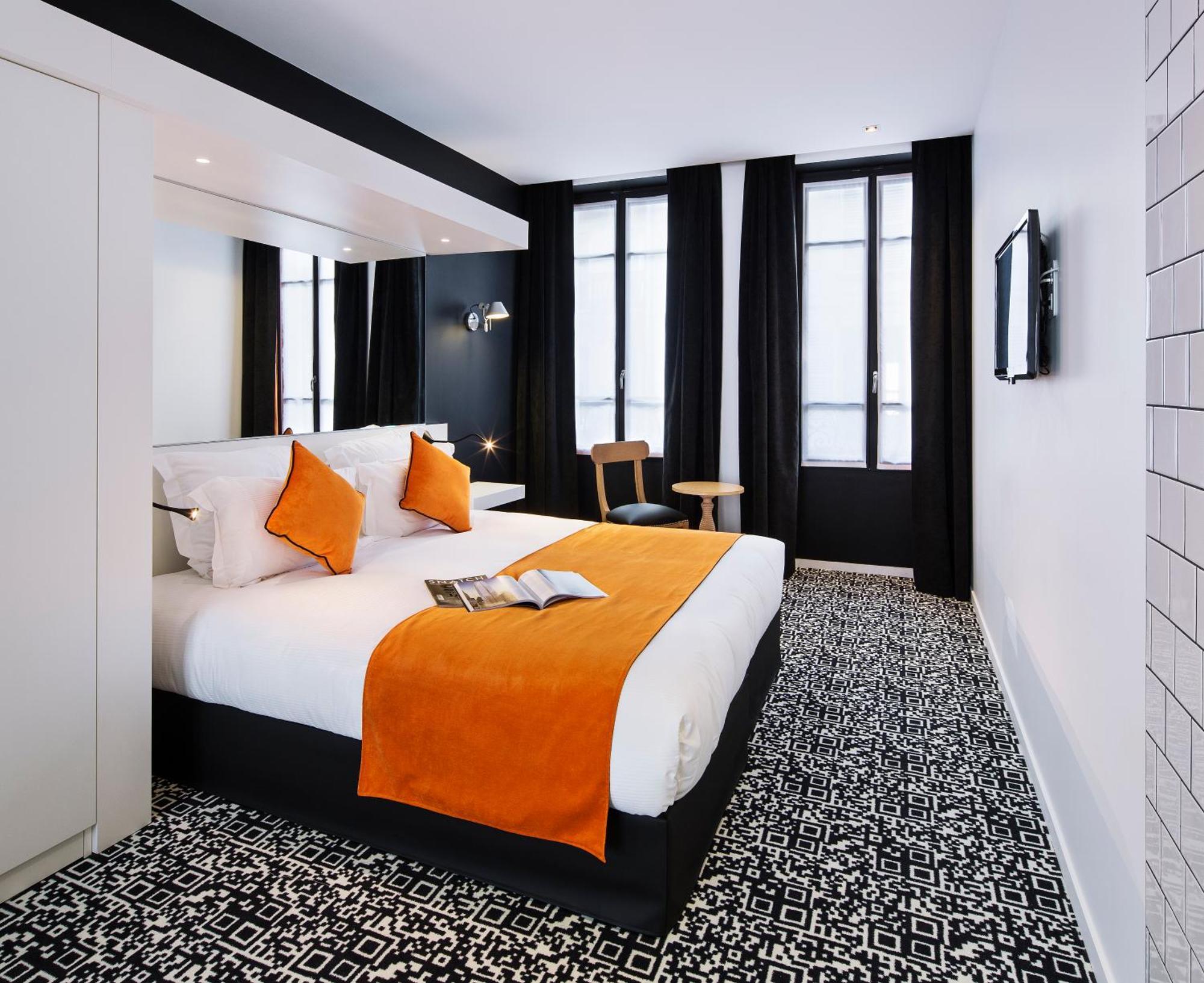 King Room with Roll-In Shower - Disability Access