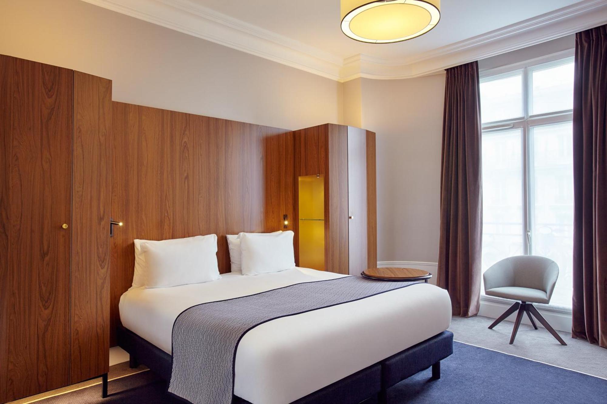 Premium King Room with City View and Balcony