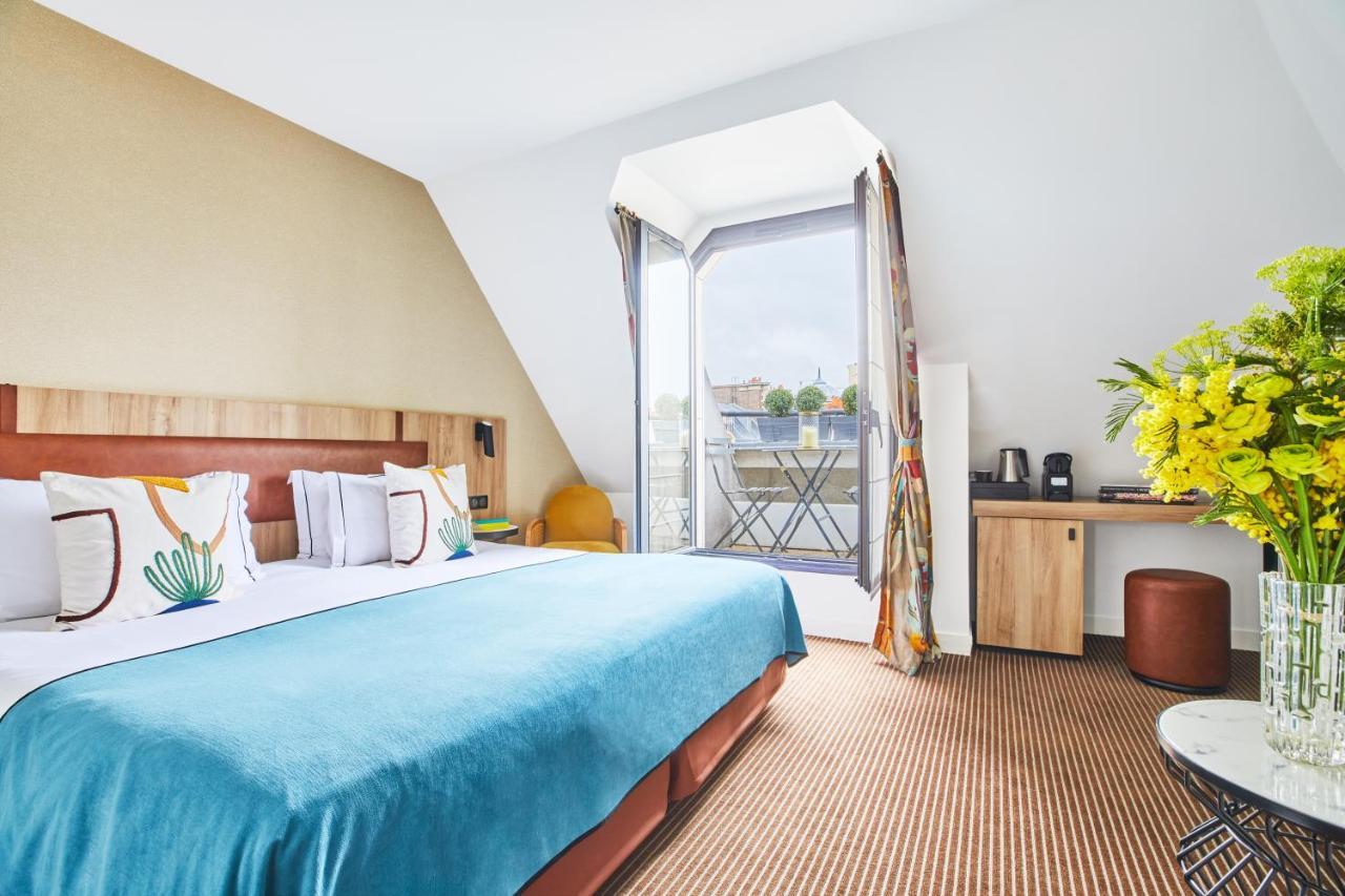 Superior Room Eiffel Tower view