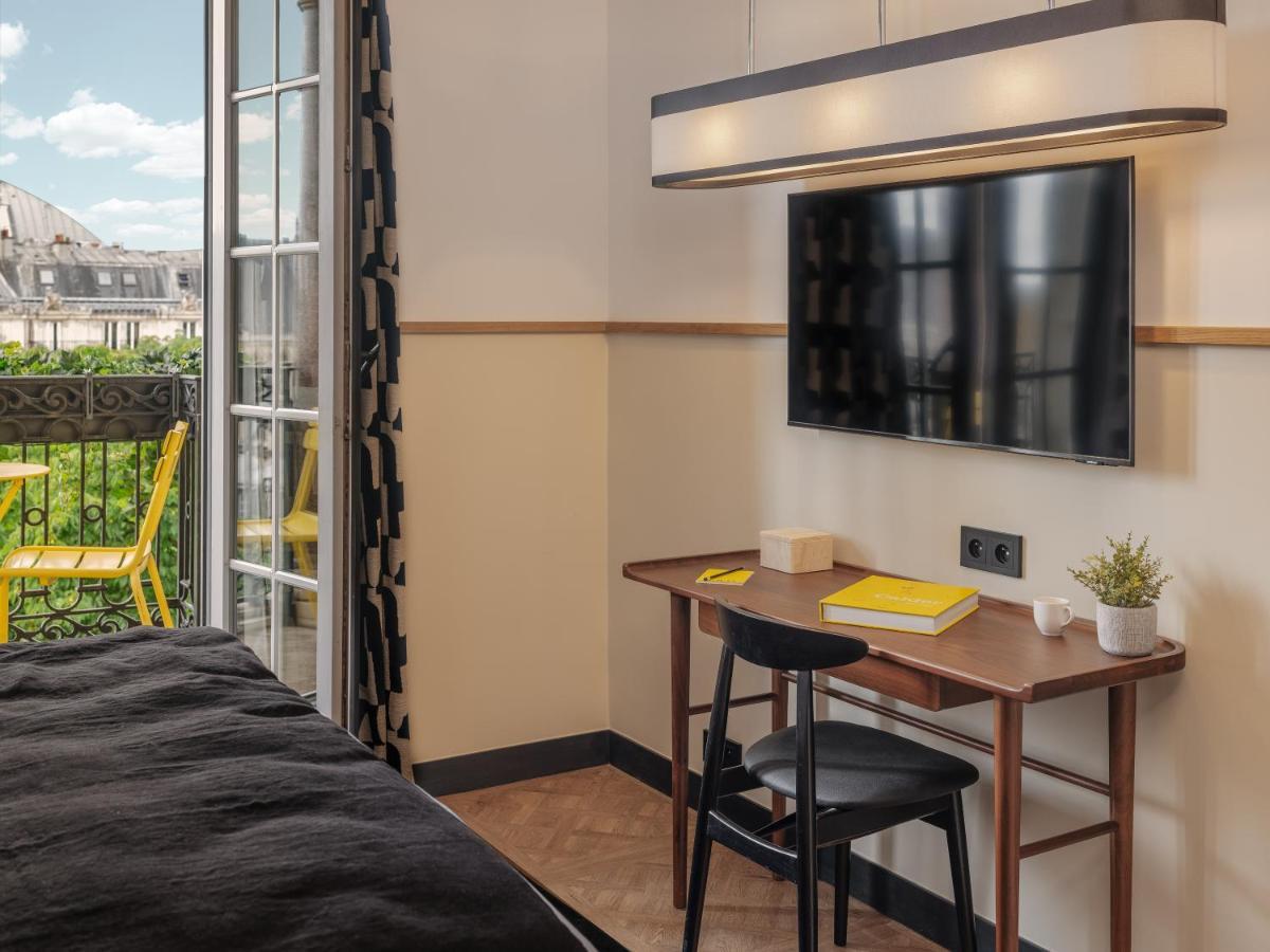 Comfort Double Room Balcony Paris View