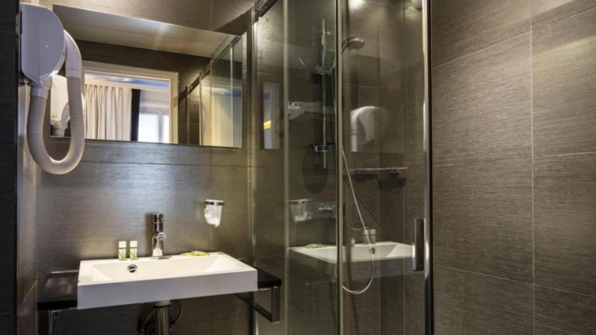 Two Connecting Double Rooms