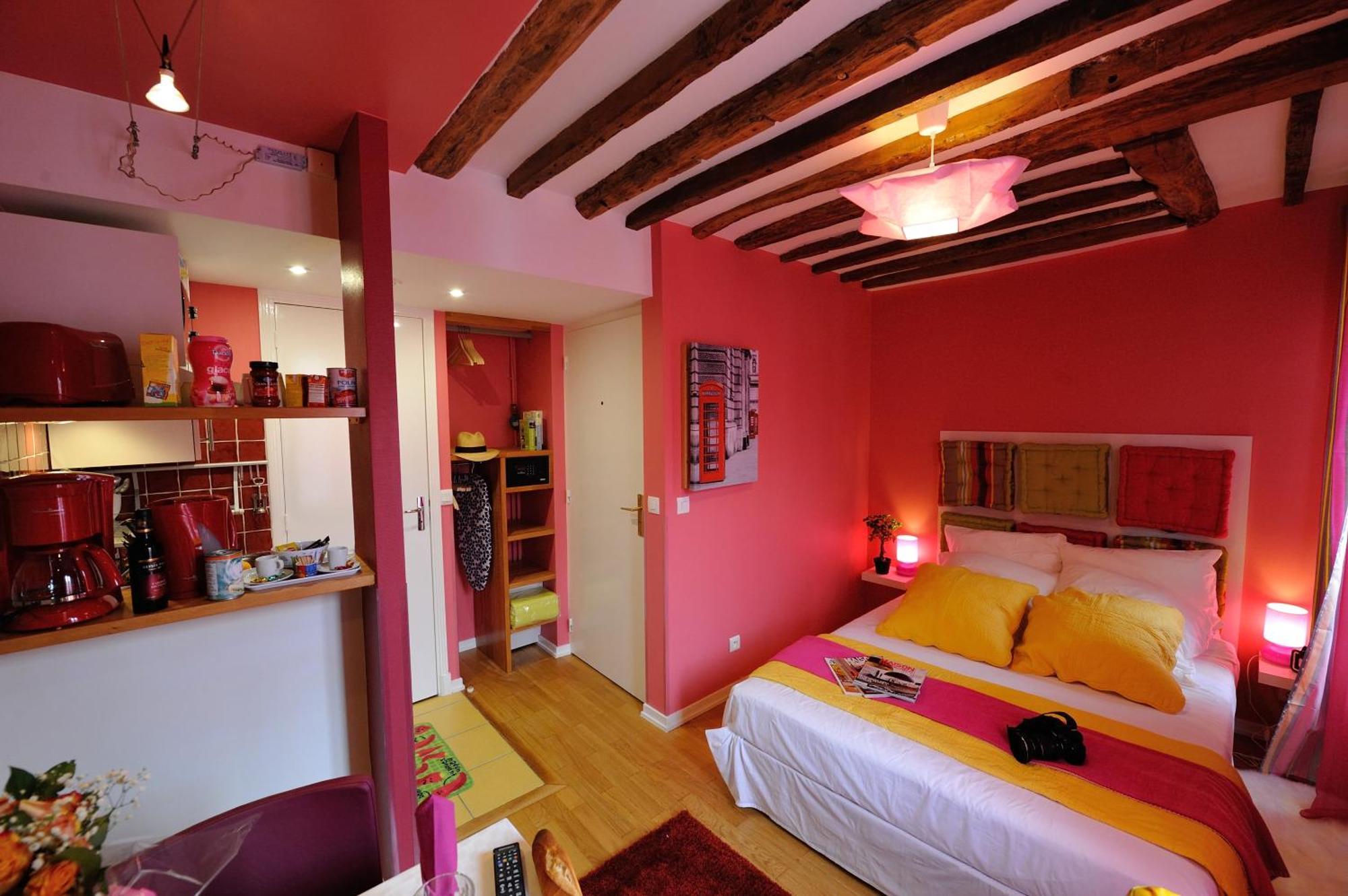 Studio Apartment E4GD Pink Fashion