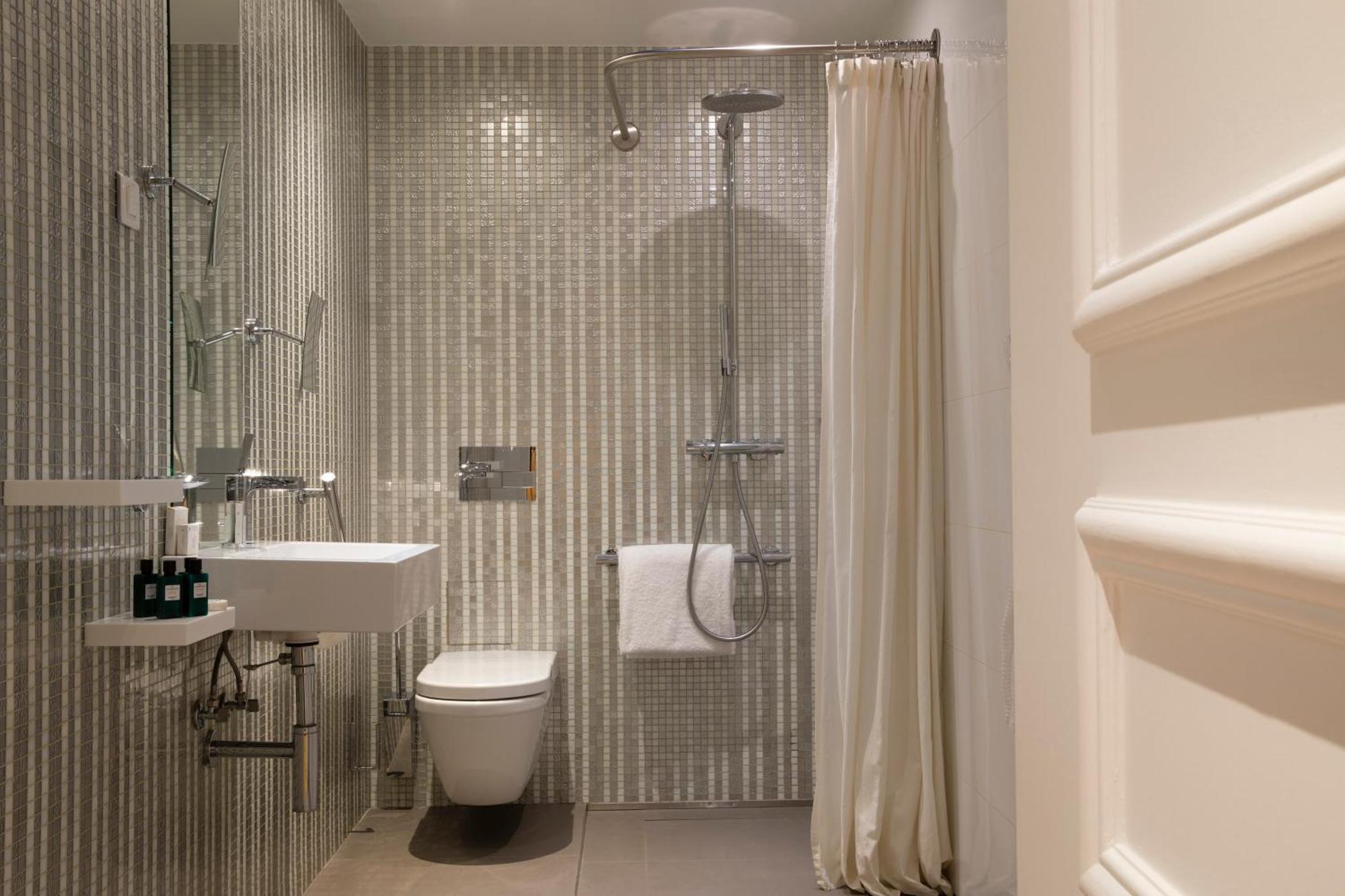 Suite Patio Spa Access