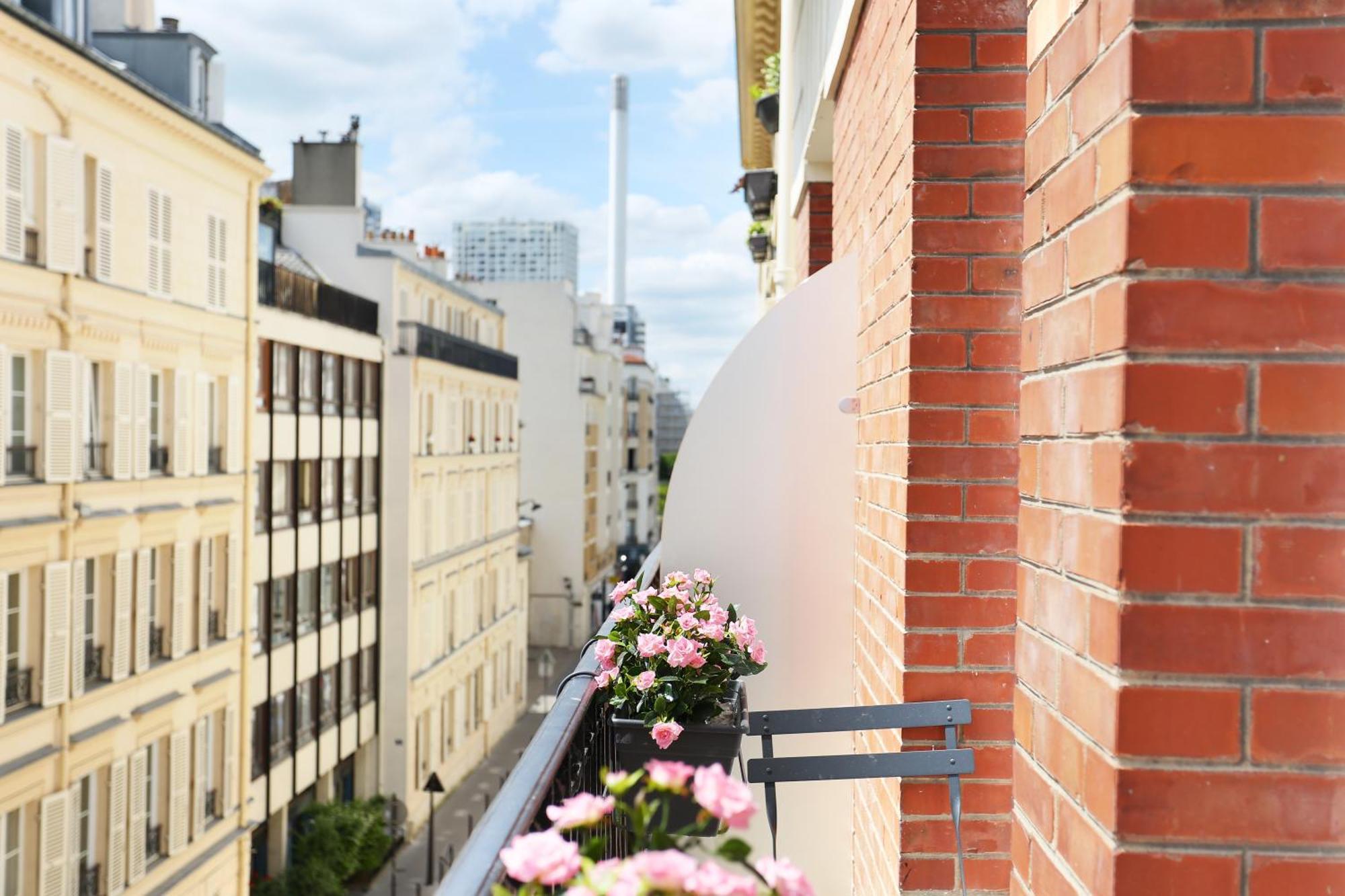 Medium Studio Kitchen Balcony