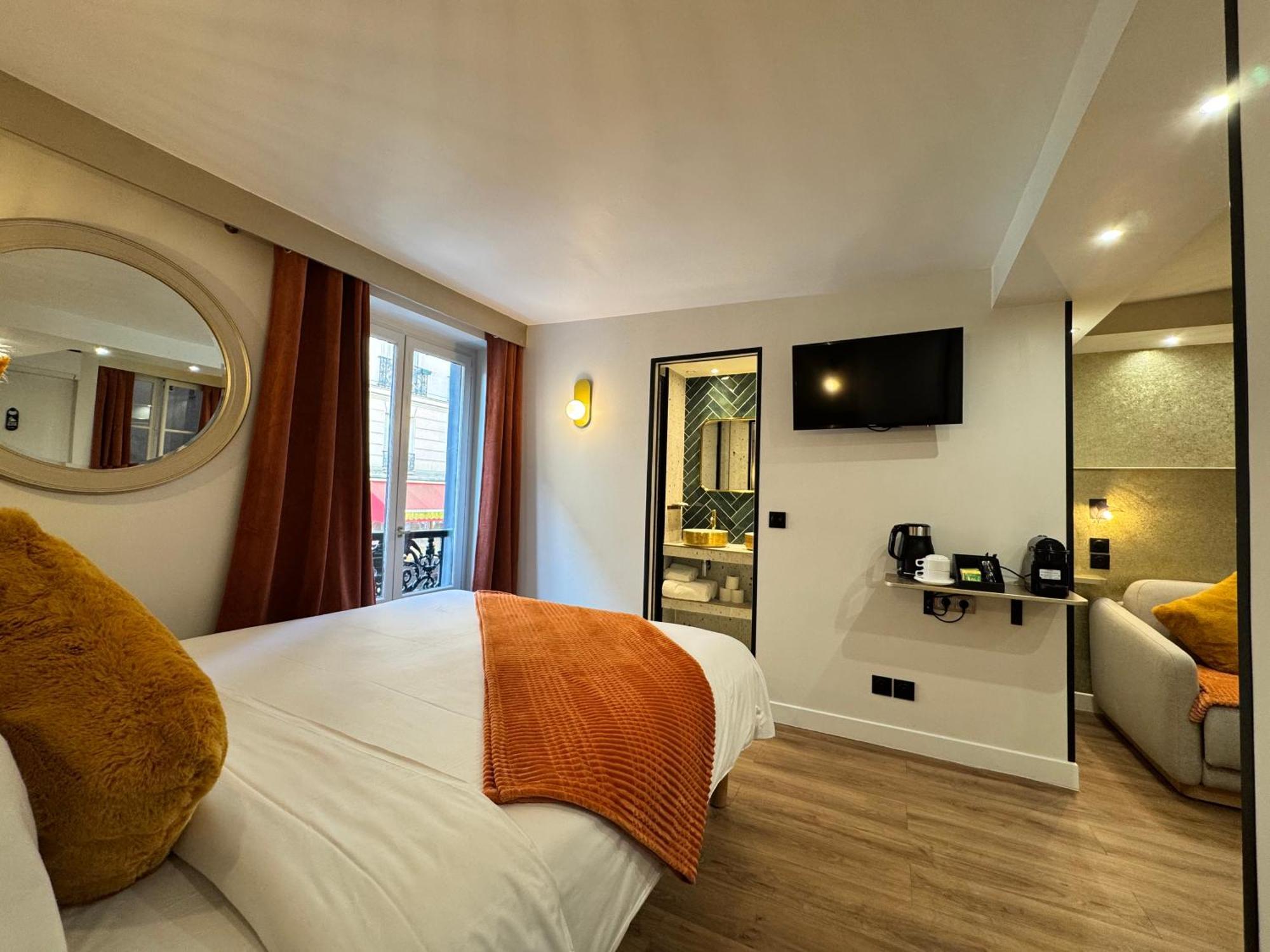 Room Gold Premium