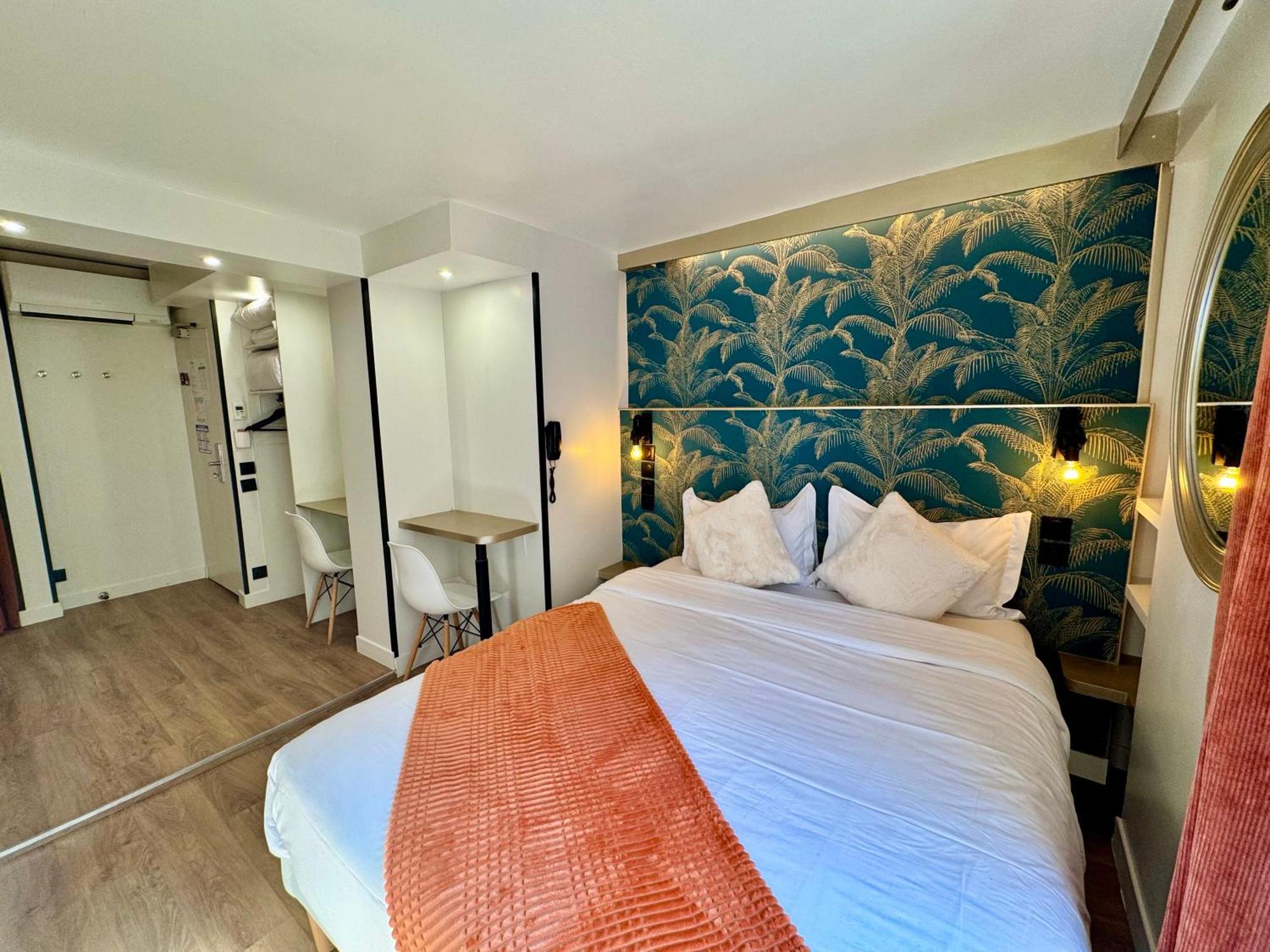 Room Gold Premium