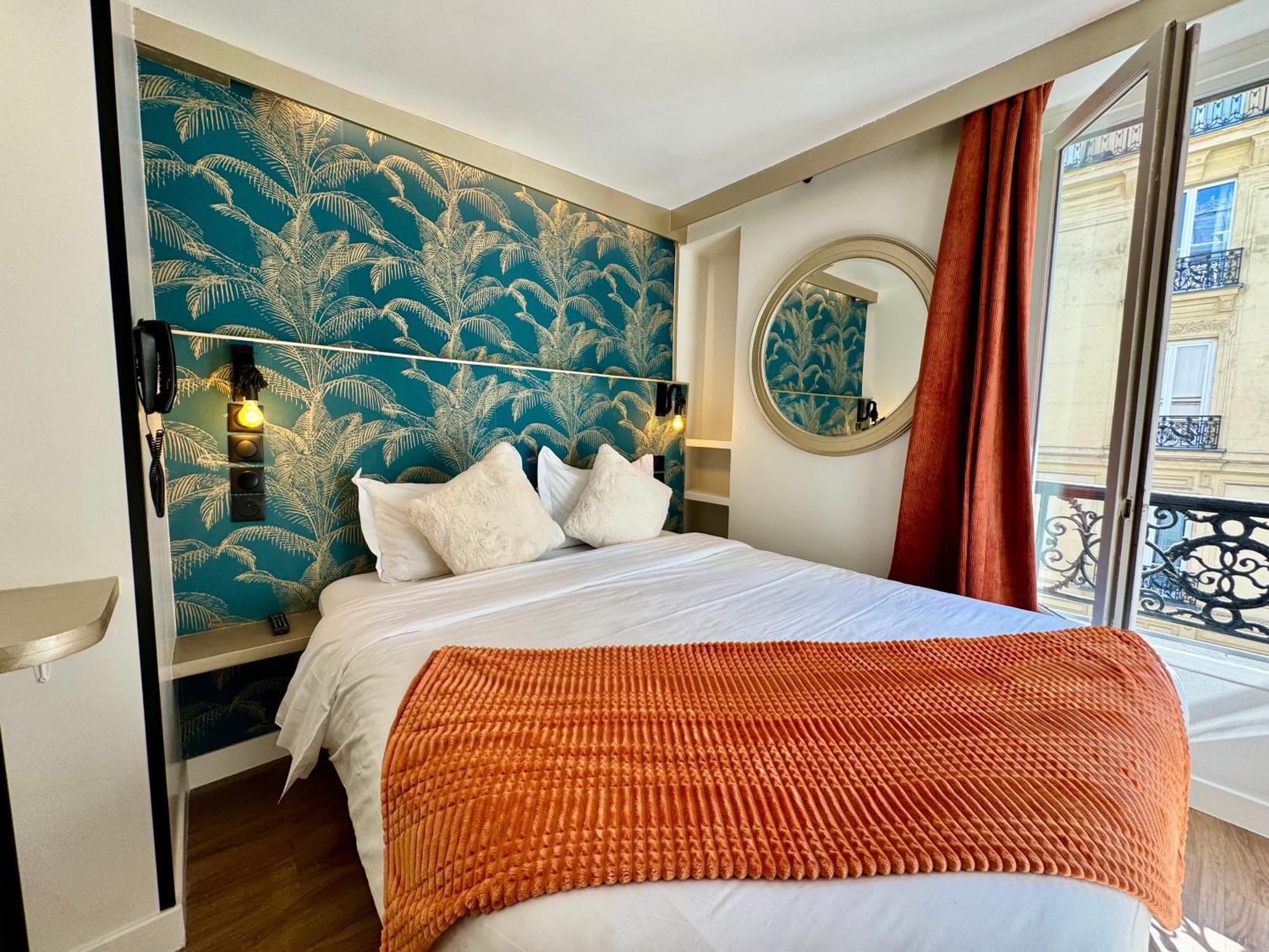 Room Gold Premium