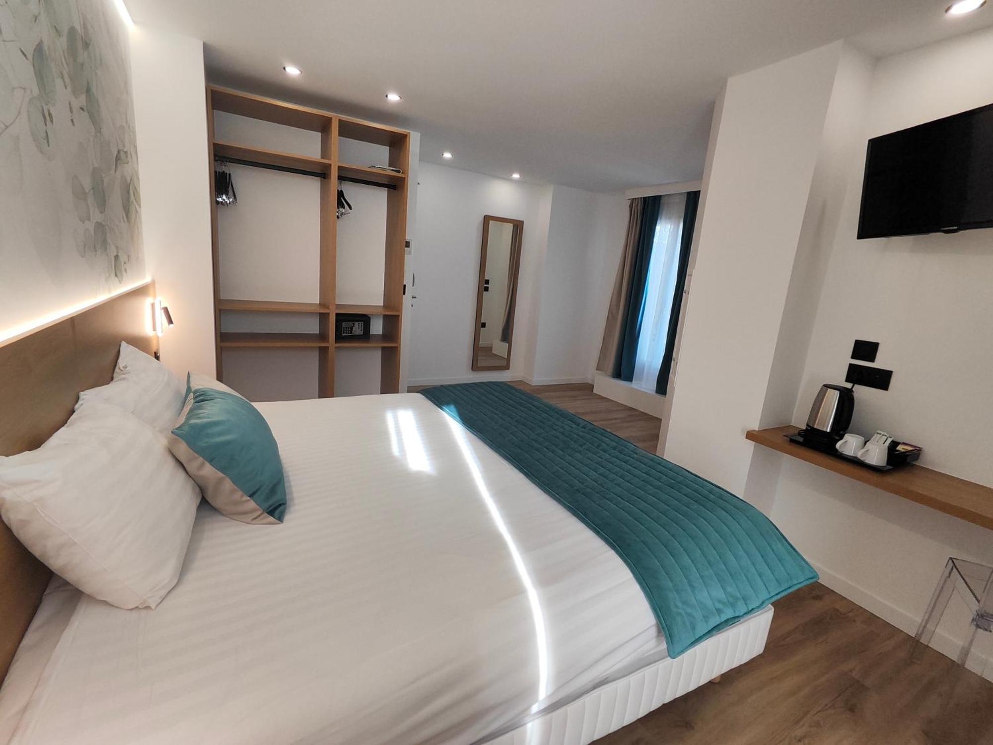 Deluxe Double Room with Balcony