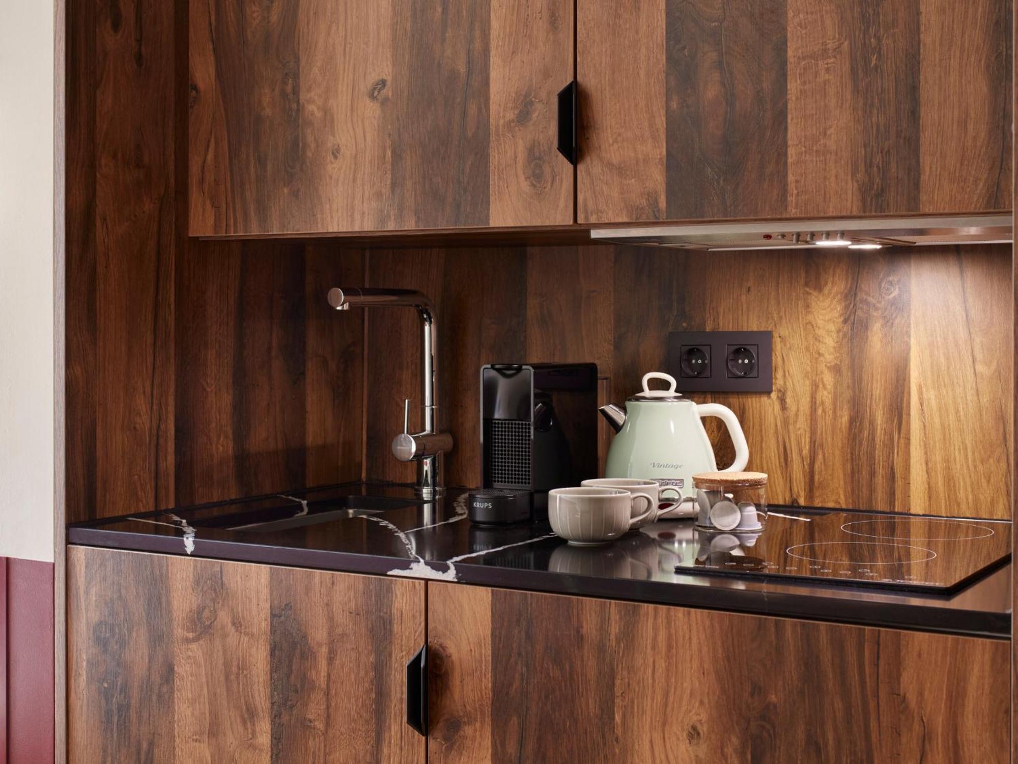 Medium Studio Kitchenette