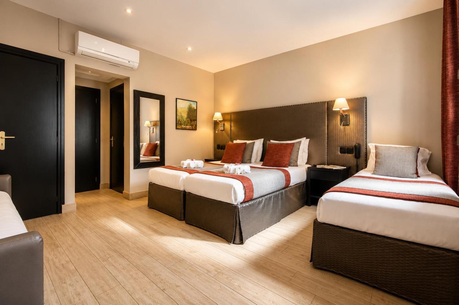 Quintuple Room
