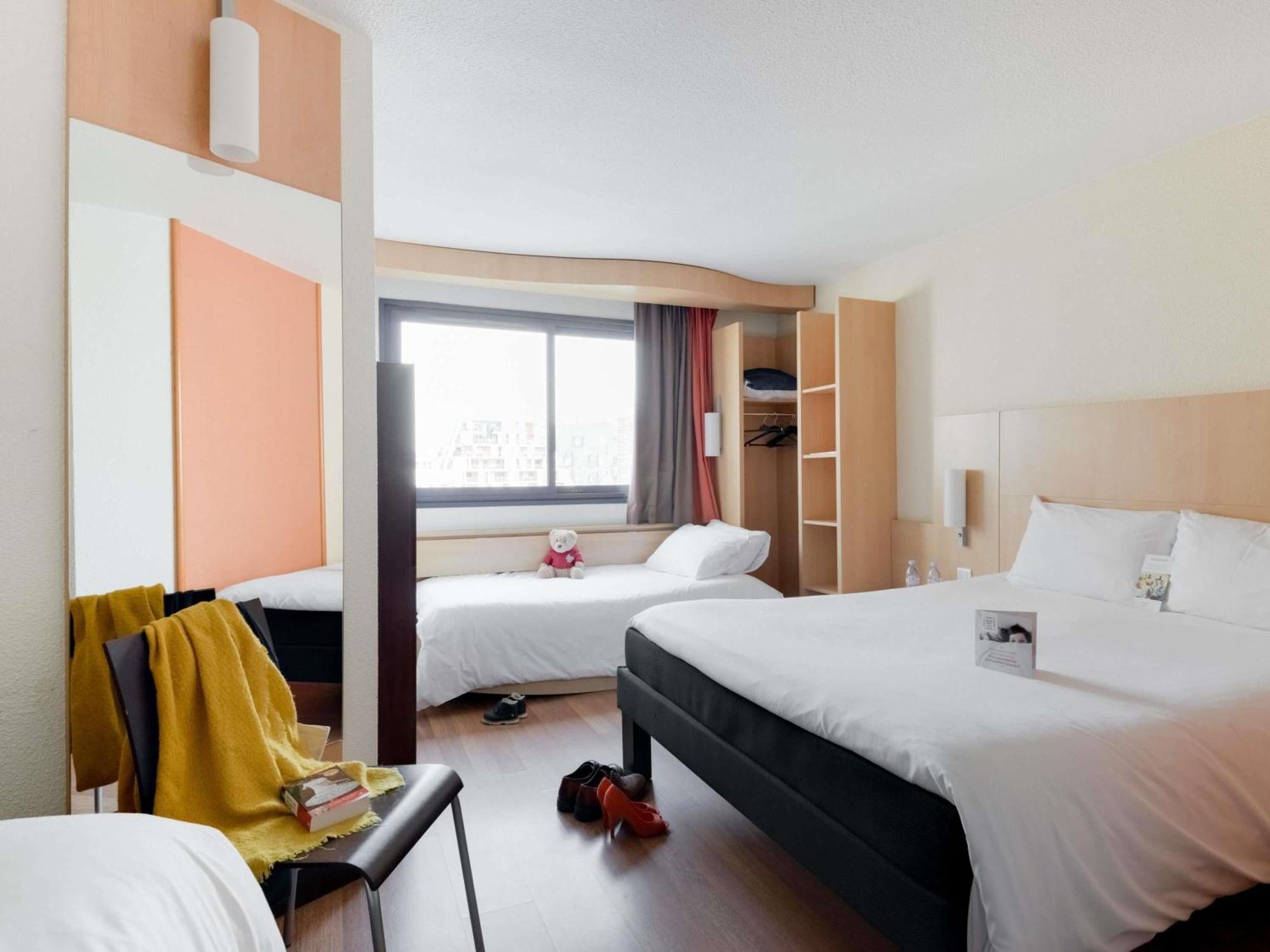 Room 1 Double Bed 2 Single Beds