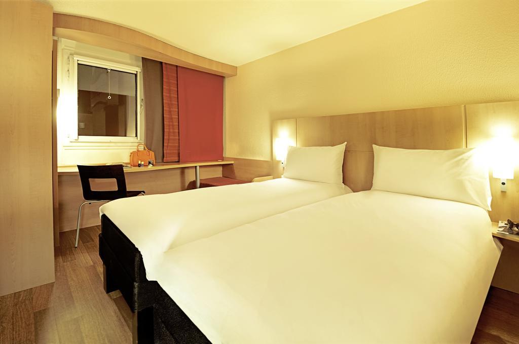Standard Room with 2 Single Beds