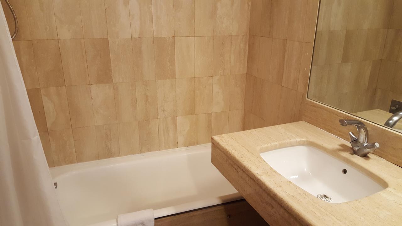 Deluxe Double Room Bath