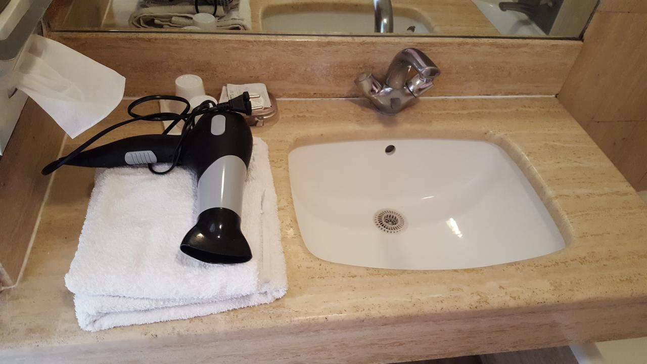 Single Room with Private Bathroom,1227443300:JPEG