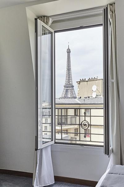 Superior Double Room with view on the Eiffel Tower