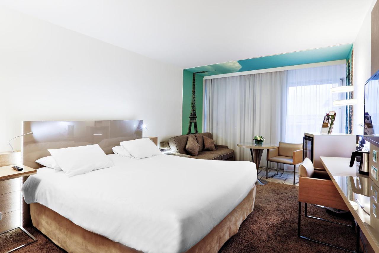 Two rooms close to each other (6 Adults)