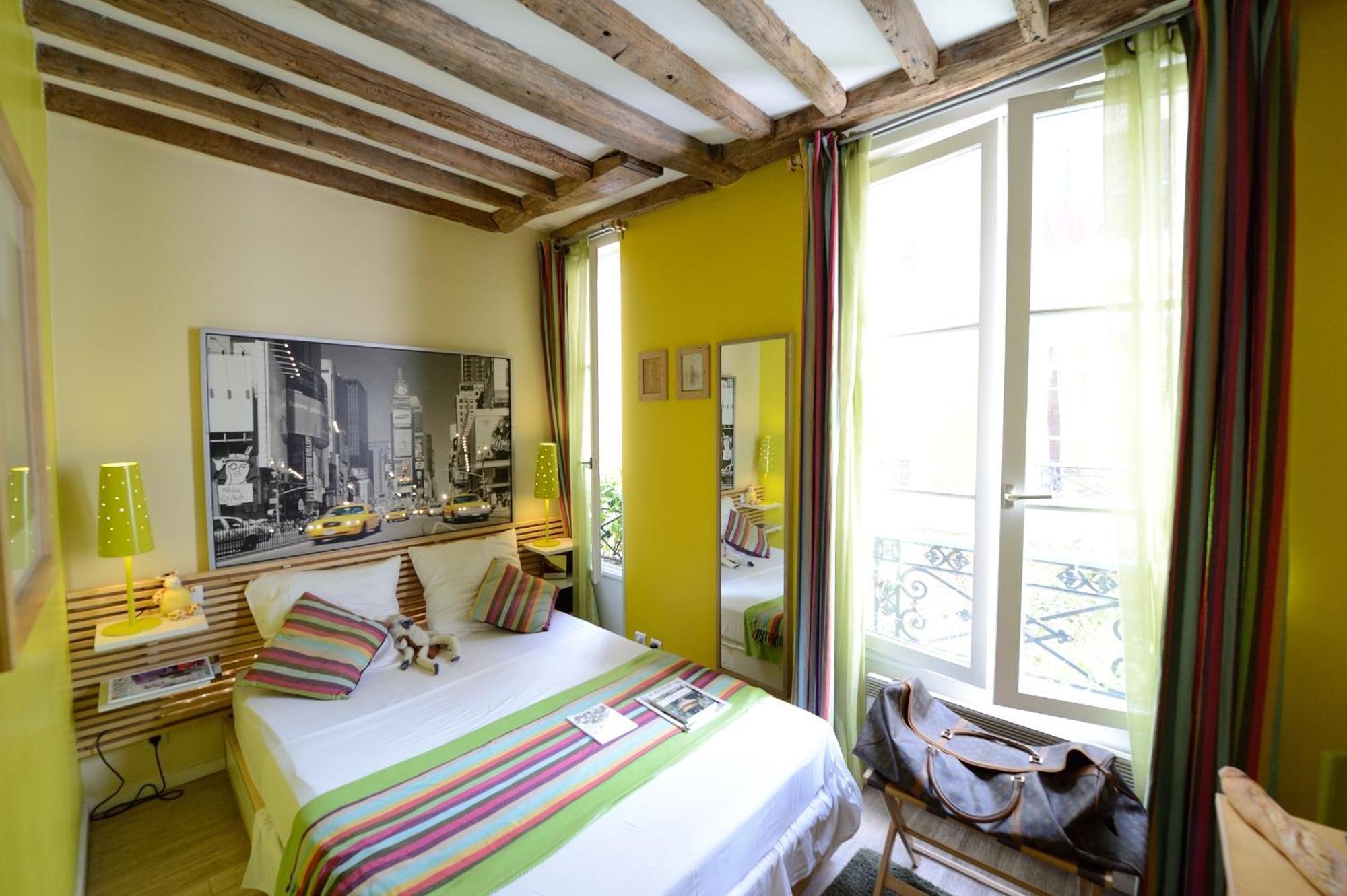 Studio Apartment E2GD Gold finger