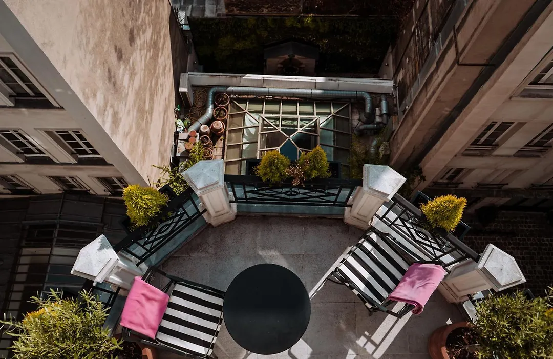 L'Hotel-1