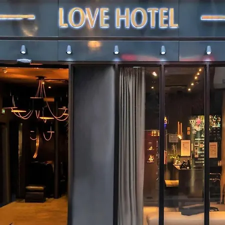 Love Hotel Avec Nuit Insolite Au Dandy Et Jacuzzi Privatise (Adults Only)-3